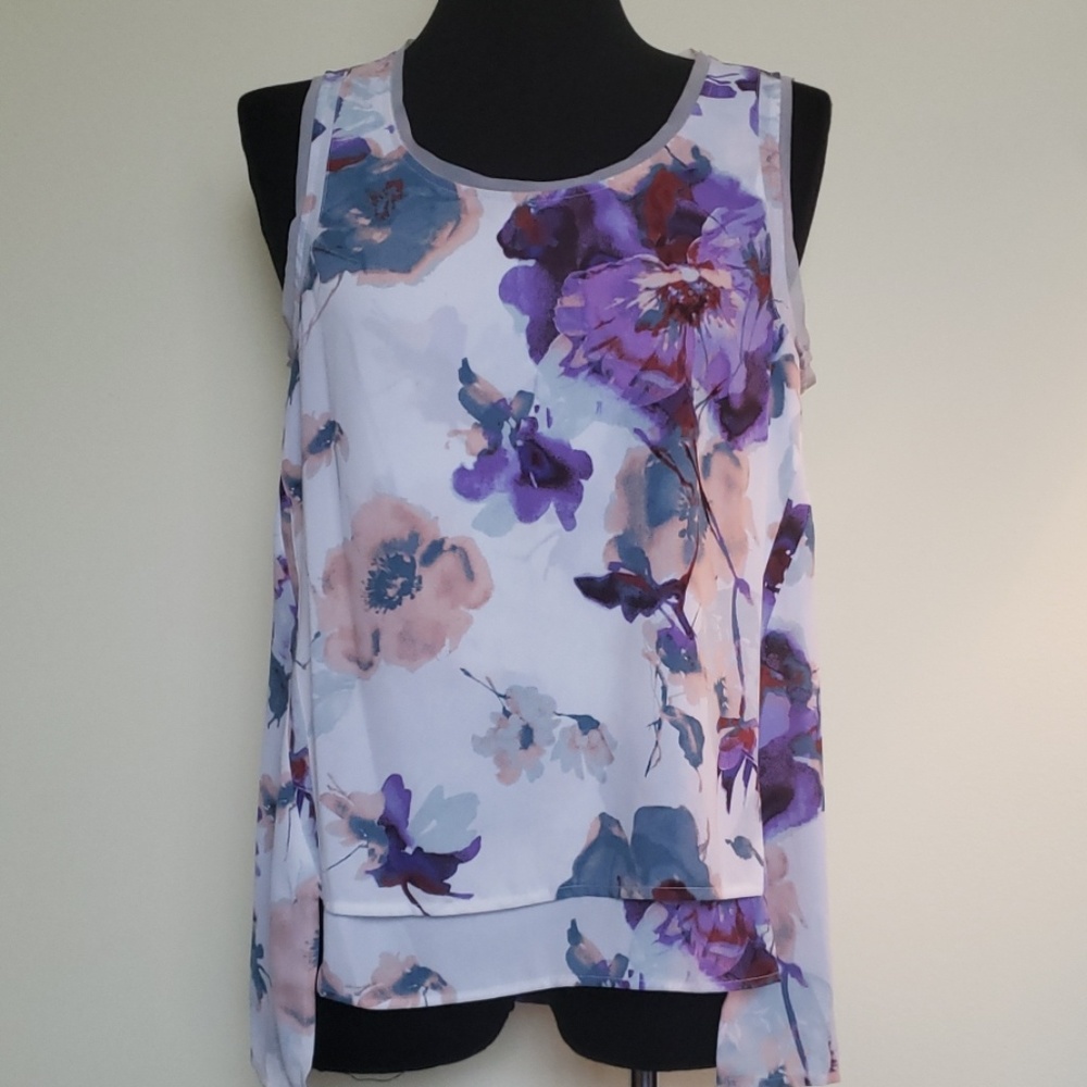 Beautiful Women's Simply Vera Top Size Large